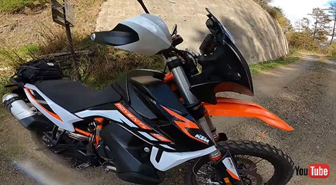 大鶴さんが乗ったKTM「890 ADVENTURE R」