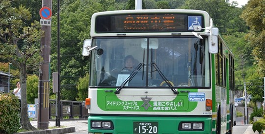 大阪府高槻市で市営バス運転手が出勤前に「蒸しパン」を食べたことが理由で、アルコールが検出されたとして処分されました