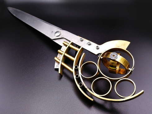 装飾的で実用的なハサミ