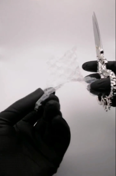 装飾的で実用的なハサミ