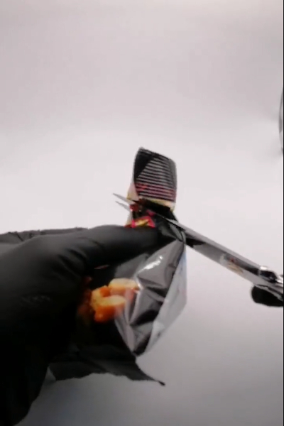 装飾的で実用的なハサミ