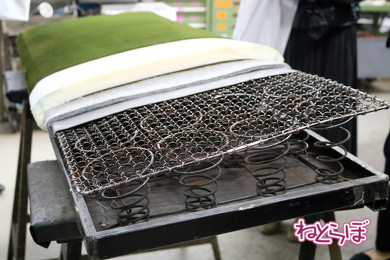 リングバネ、ウレタン、スポンジ、表生地とかなり複雑な構造