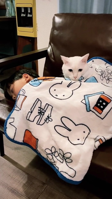 包まれるふたり