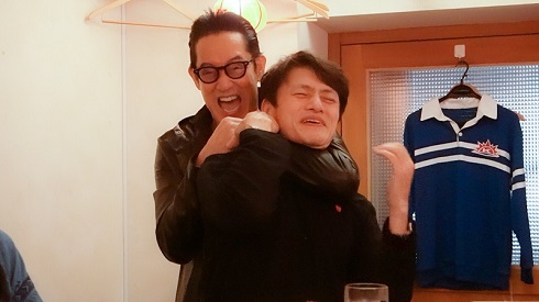 「スクール ウォーズ」小沢仁志、山下真司、伊藤かずえ、松村雄基の同窓会ショット