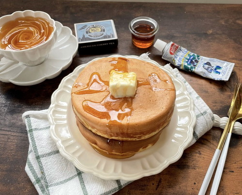 ホットケーキとアップルティー遠目から