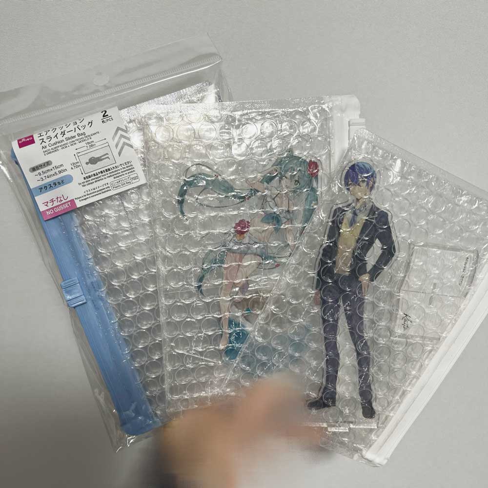 「神アイテム」「オタクの味方すぎる」　ダイソーのアクスタを傷つけずに持ち運べるアイテムが便利そう