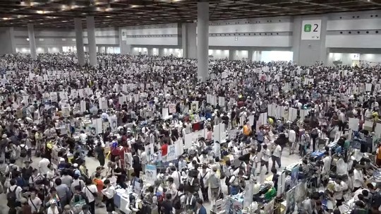 韓国・ソウルの繁華街「梨泰院（イテウォン）」で発生した雑踏事故を受けて、SNS上では過去にコミックマーケット（通称コミケ）では雑踏事故が起きたことがあるのか、ないのかといった論争が勃発