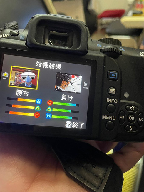 撮った写真でバトルする一眼レフ謎機能が発見されてしまう　「さすが」「凝ってて笑う」と話題のPENTAXに話を聞いた