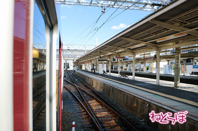 正雀駅を過ぎ、普段は走らない正雀車庫への引き込み線へ