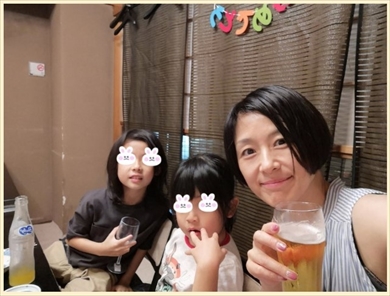 加藤貴子と息子たちの親子ショット