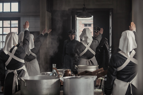 ウソの単語を教え続けなければ処刑される教室が開講する映画「ペルシャン・レッスン」レビュー