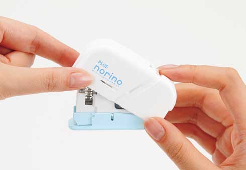 プラス ノリノスポット 押して貼る ホチキスタイプ テープのり