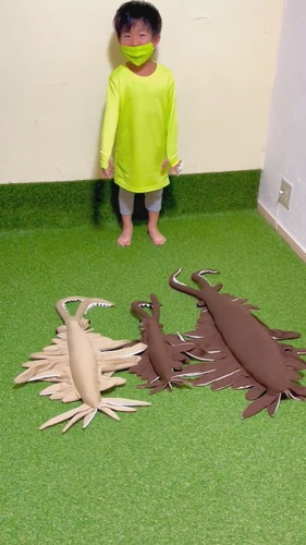 飛び跳ねる息子