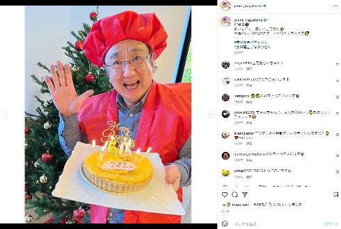 三宅正治の還暦を祝う永島優美と高見侑里