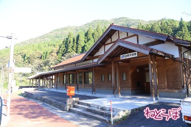 出雲坂根駅はスイッチバック1段目と2段目の折返し地点にある