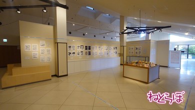 冒頭と逆方向、奥から入口を見た様子