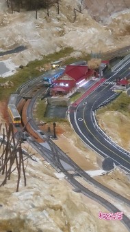 出雲坂根駅は折返し構造。2つの列車が行き違える