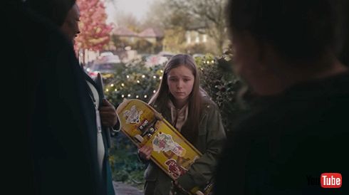 スケボー初心者の中年男性が傷だらけになってもがんばる動画が話題　努力の理由が明かされるラストにほっこり