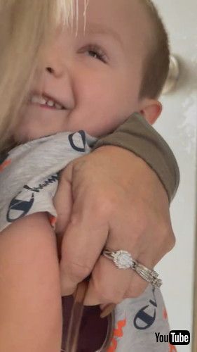 「Grandson Surprised by Grandma's Twin || ViralHog」