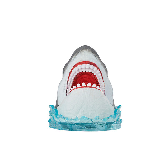 スティーヴン・スピルバーグ監督によるパニックアクション映画の金字塔「JAWS／ジョーズ」とコラボした入浴剤が、バンダイより登場