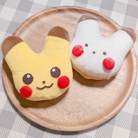 ピカチュウドーナツを模したぬいぐるみの写真