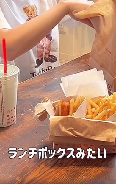 妻が画期的なファストフードの食べ方を披露