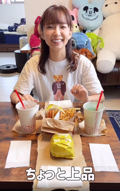 妻が画期的なファストフードの食べ方を披露