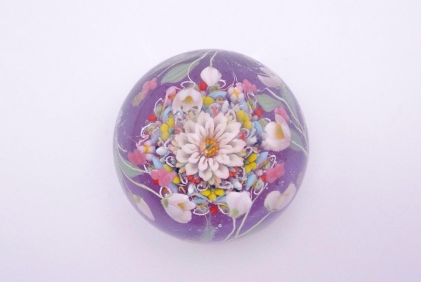 ガラスのペーパーウェイトの画像