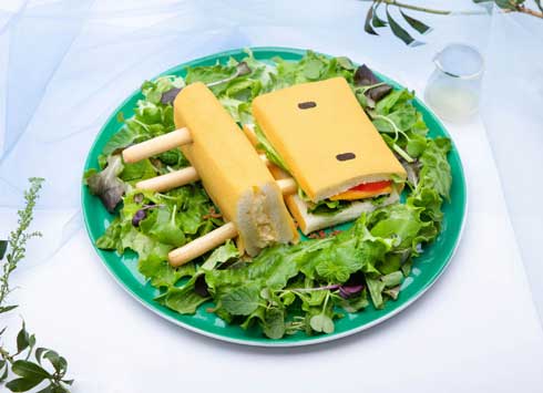 新海誠 すずめの戸締まり カフェ 新宿