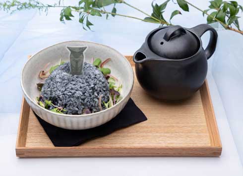 新海誠 すずめの戸締まり カフェ 新宿