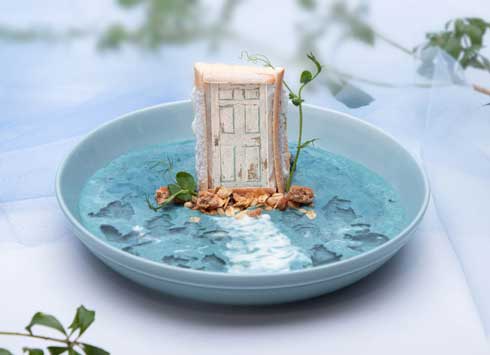 新海誠 すずめの戸締まり カフェ 新宿