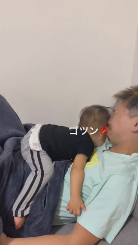 ダイブする赤ちゃん