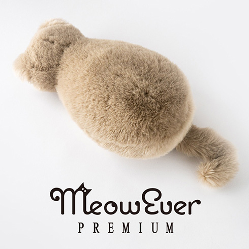“ほぼ猫”なクッション「ミャウエバー」のプレミアム版が登場　ゴロゴロ鳴く音や体重・大きさ・体温まで再現して本物そっくりに