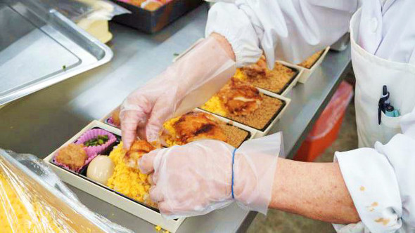 「いっこく野州どり弁当」の製造風景