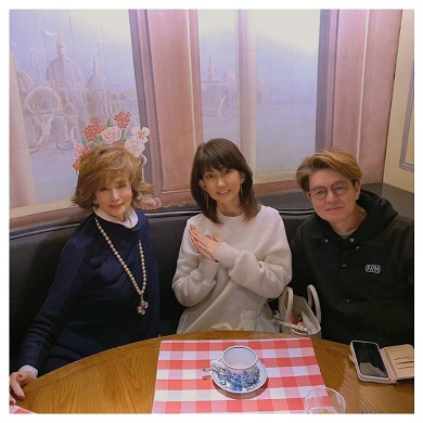 新年の食事会での小柳ルミ子とヒロミ・松本伊代夫妻