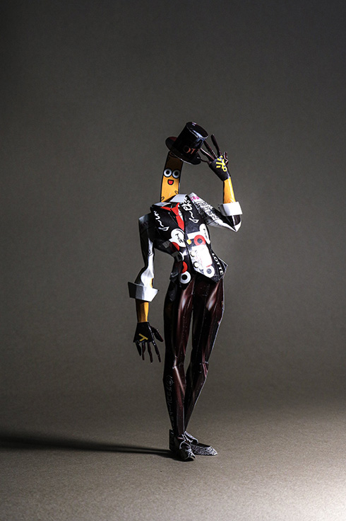 トッポ空箱の工作がキャラ立ちしすぎだと話題に　「もう“トッポさん”だわ」「ただ者じゃない感がすごい」