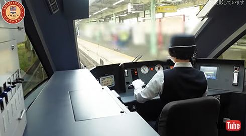 ひのとりの運転席