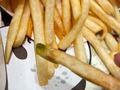 マクドナルドのポテトに緑色の部分があった!?　食べても大丈夫なのか、なぜ緑色になるのか聞いてみた
