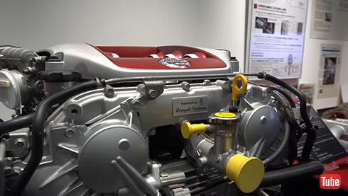 できたてピカピカのGT-Rのエンジン、キター！