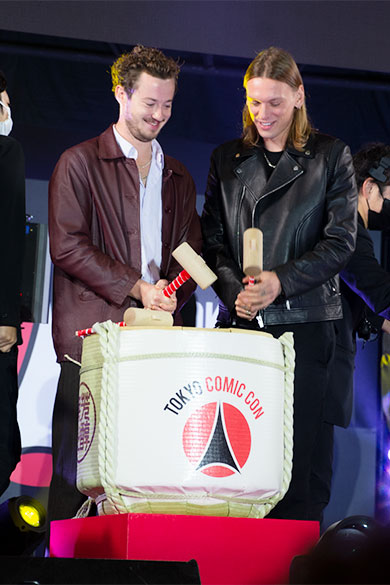 「ストレンジャー・シングス」ジョセフ・クインとジェイミー・キャンベル・バウアー