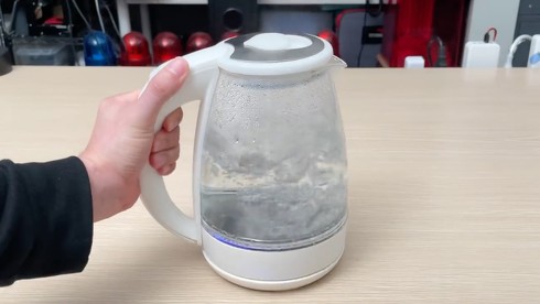 鮮やかなゲーミングケトルが誕生