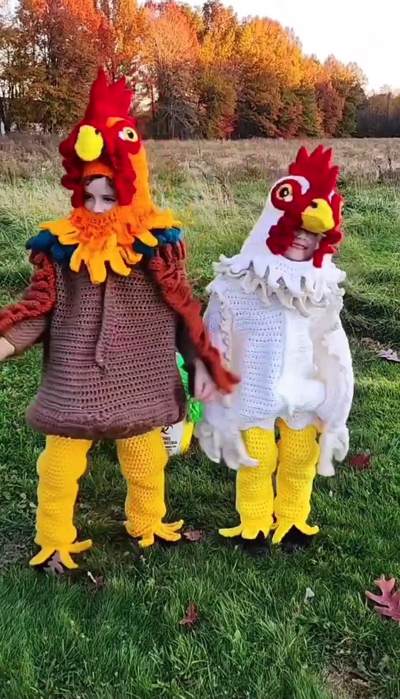 かぎ針編みのニワトリの着ぐるみ