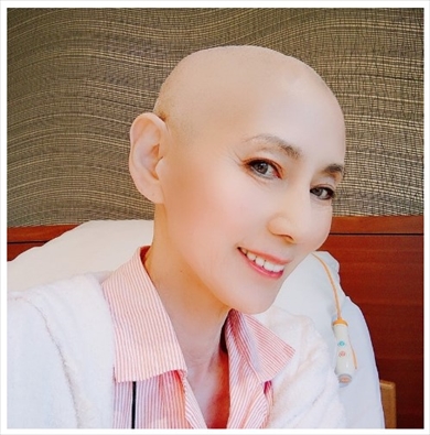 秋野暢子のスキンヘッド姿