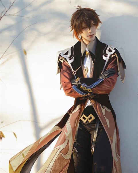 原神」鍾離にふんしたコスプレイヤーが画面から出てきたみたい 「よ