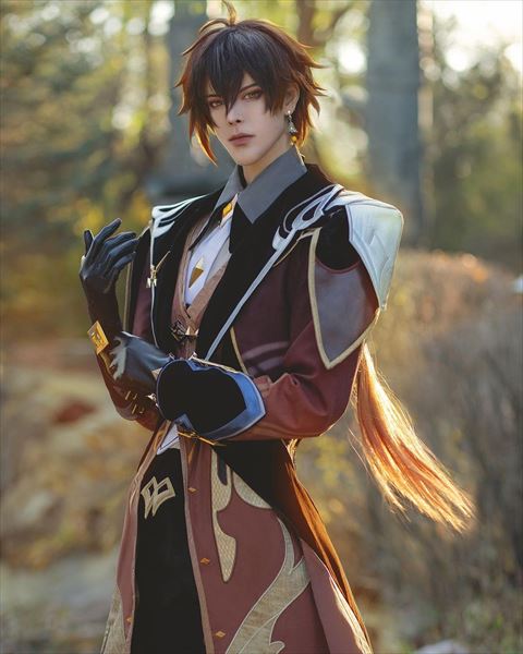 原神」鍾離にふんしたコスプレイヤーが画面から出てきたみたい 「よ