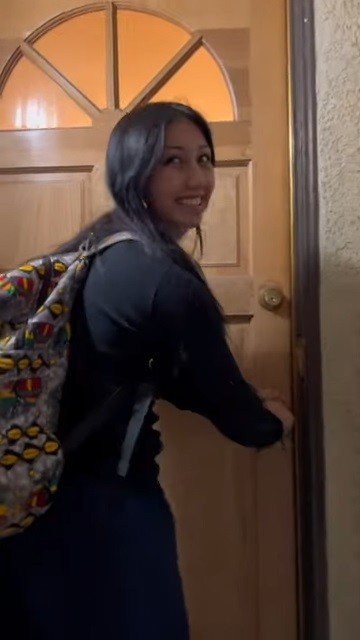 姉の帰宅サプライズ