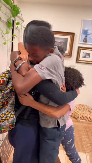 姉の帰宅サプライズ