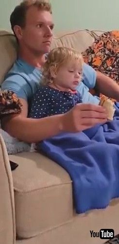 「Dad's Hilarious Reaction to Toddler Dozing Off in His Arms - 1380264」