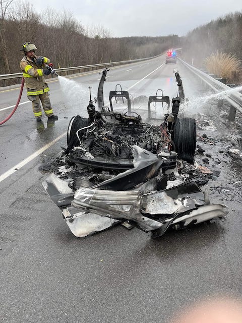 火災 クルマ テスラ モデルS 電気自動車 バッテリー