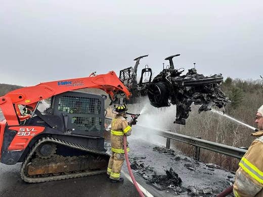 火災 クルマ テスラ モデルS 電気自動車 バッテリー